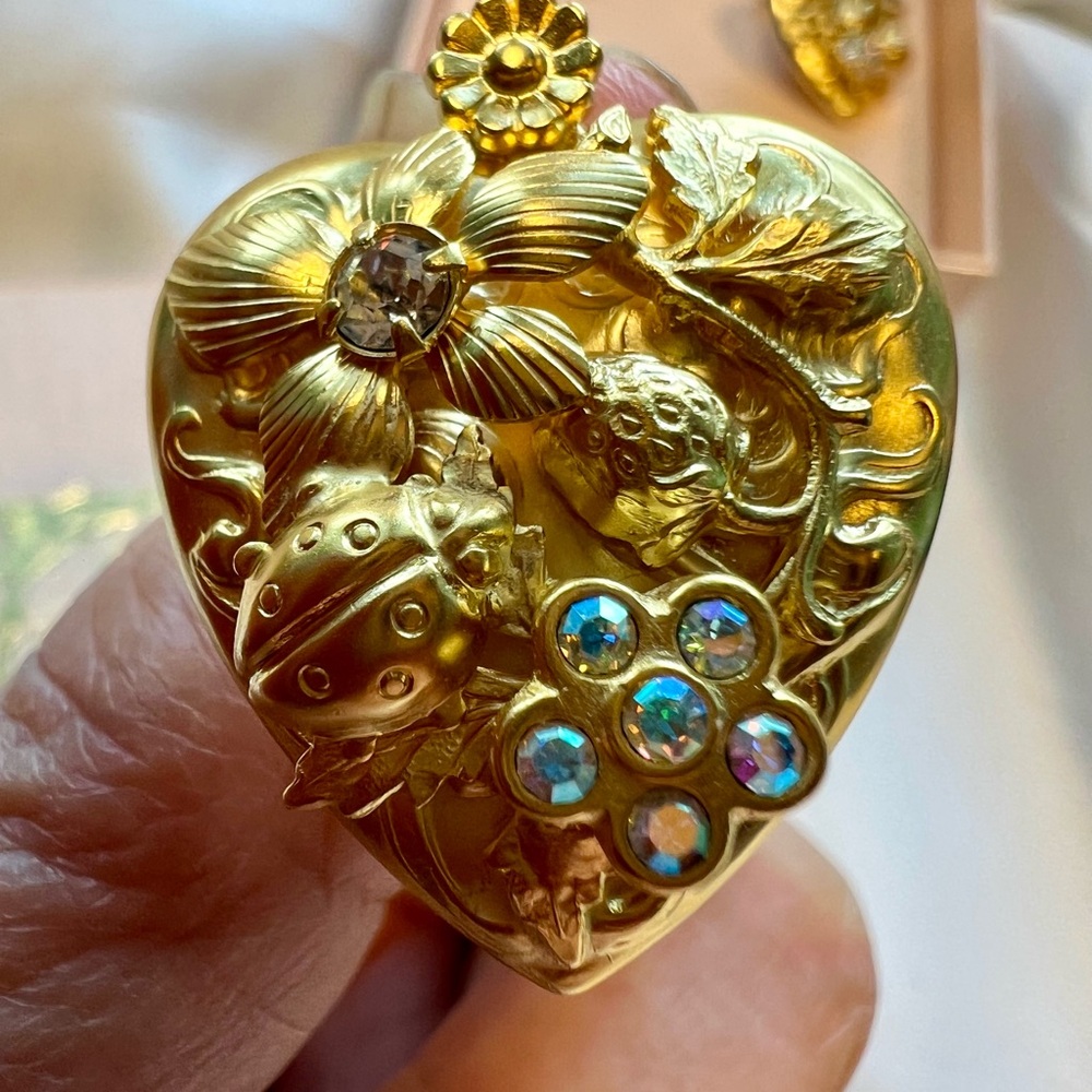 Kirk’s Folly, Beautiful Vtg Goldtone Heart Floral Earrings, ladybug, AB crystal - Picture 2 of 16